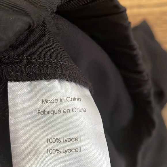 Ingrid & Isabel Black Cuffed Elastic Waist Pull-on Casual Maternity Shorts - Picture 5 of 5